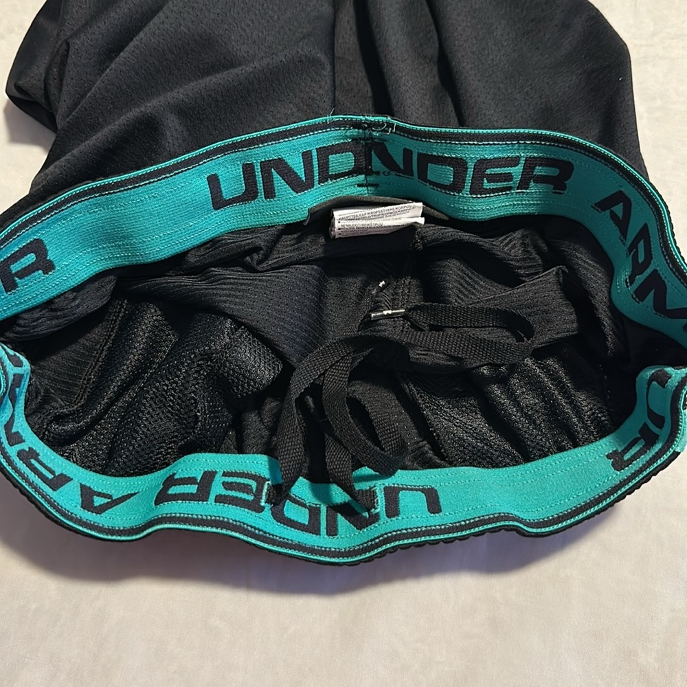 Under Armour Loose Fit HeatGear Shorts Sz L - Picture 6 of 9